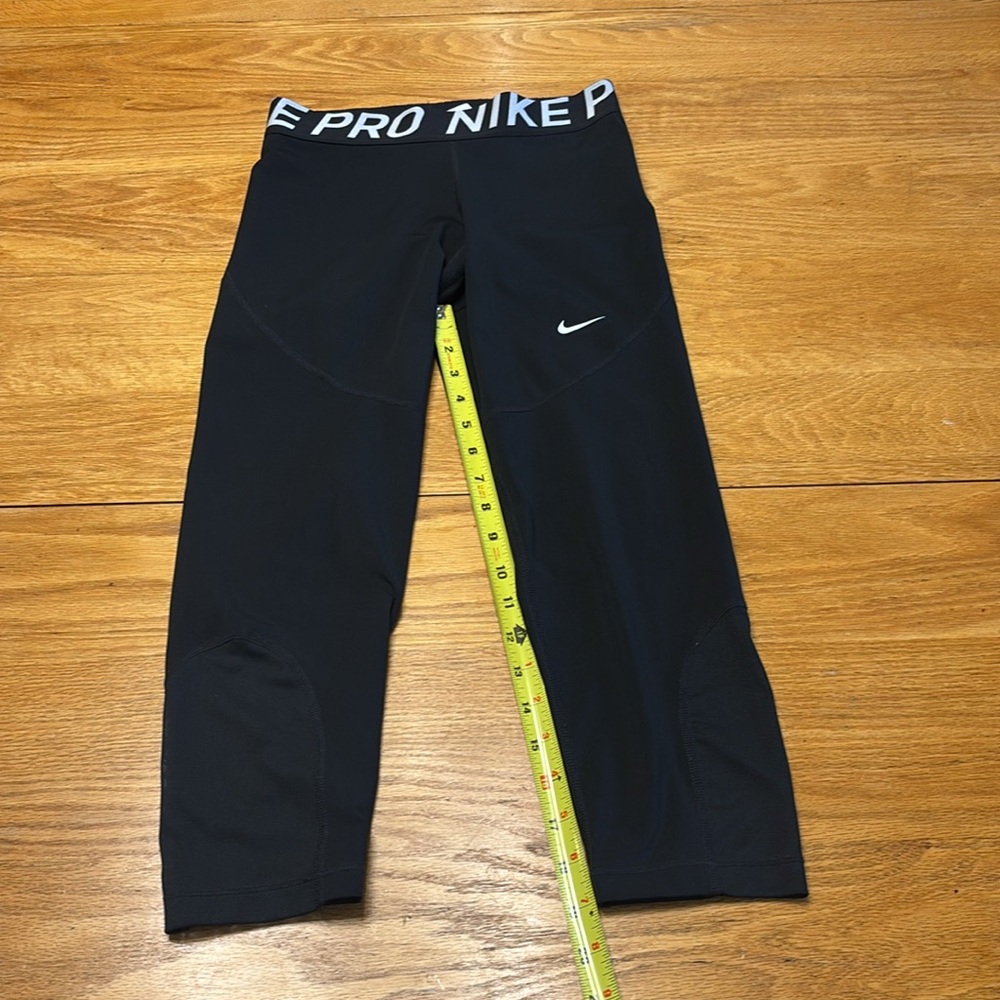 Nike women’s 3 Piece Set with Mint Green Nike Tank. The top is NWT. - Picture 9 of 14
